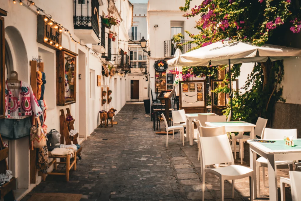 Ruta por Cádiz: Qué Ver y Hacer en Chipiona, Vejer y Tarifa